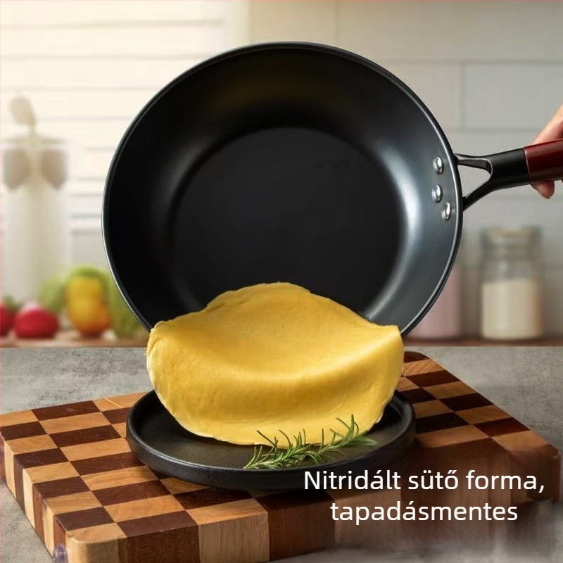 Nitridált lapos serpenyő finomvasból, egyaljú aljzattal, megfelelő gáz- és indukciós főzőlapokhoz, 1–3 kg