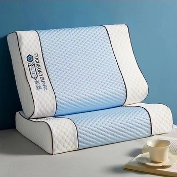 Latex párna téglalap alakú, természetes latex, latex tartalom 80-90%, kötött anyag, súly 1,0-1,5 kg