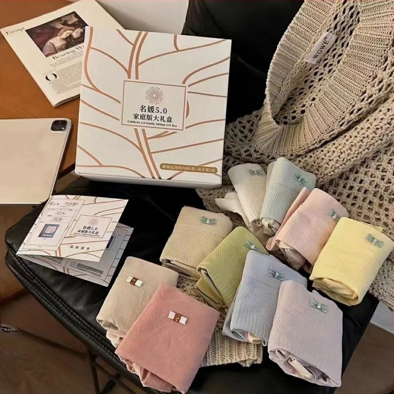 Női nylon alsónemű Mulberry selyem béléssel, középmagas derekú, lélegző, varrás nélküli, fenékemelés és haskontroll, 10 darabos ajándékdoboza
