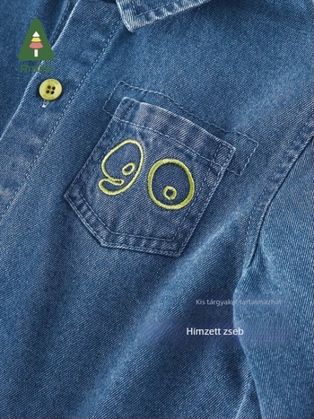 Gyerekeknek szóló denim ing betűs nyomással, mosott pamut anyag, hosszú ujjú, gallér