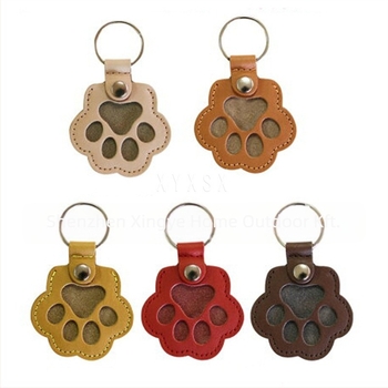 Bőr kulcstartó állat mancsi motívummal, japán stílusú, ideális vállalati ajándék.