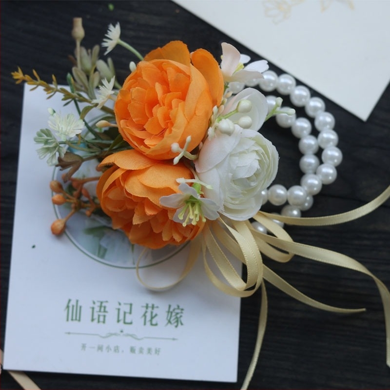 Csuklóra rögzíthető kézvirág gyöngyökkel, erdő stílus