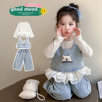 Lányoknak való denim három darabos szett, medvés mintával - hosszú ujjú felső, laza nadrág vállpántokkal, tavasz-ősz, 3–8 évesek