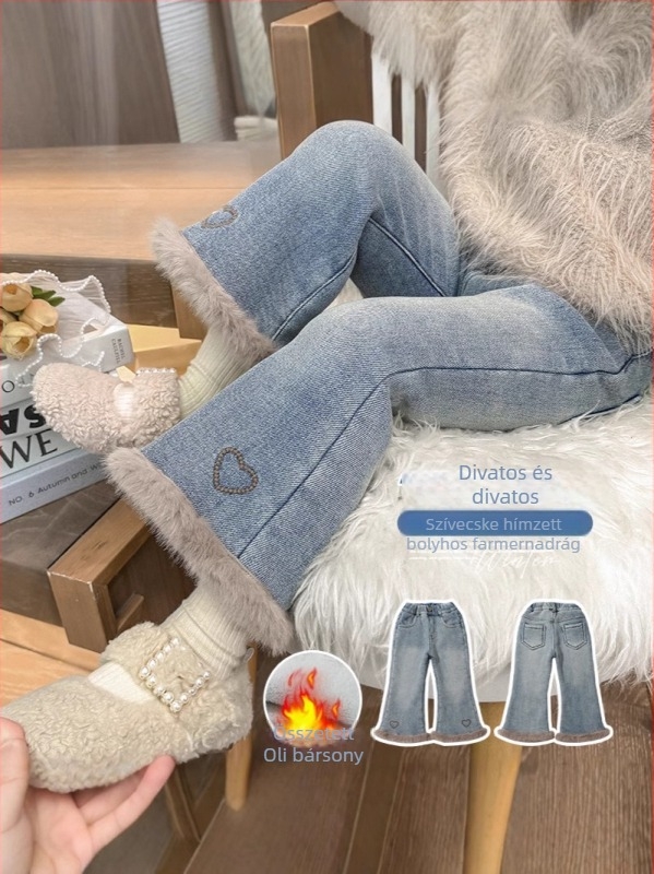 Lányoknak készült farmernadrág fleece-béléssel, széles szárú fazon, középmagas derekú, 90% pamut, lágy mosás.
