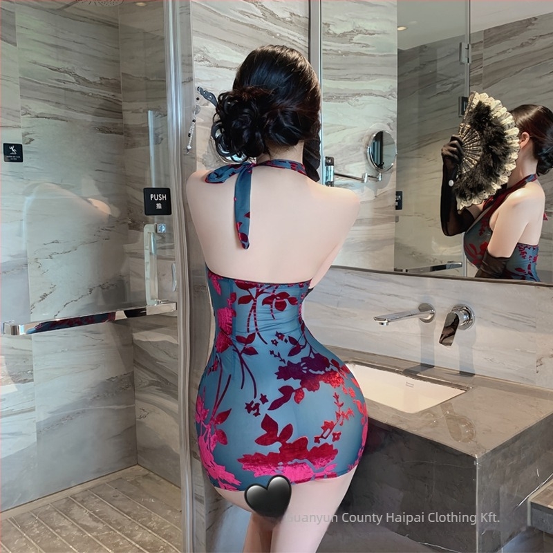 Cheongsam-stílusú szerepjáték jelmez átlátszó részletekkel és harisnyával, poliészter anyag