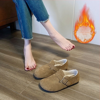 Női retro magasságot növelő mokaszín cipő, felső rész borjúbőrből, alacsony sarok, gumitalp, csatos zárás