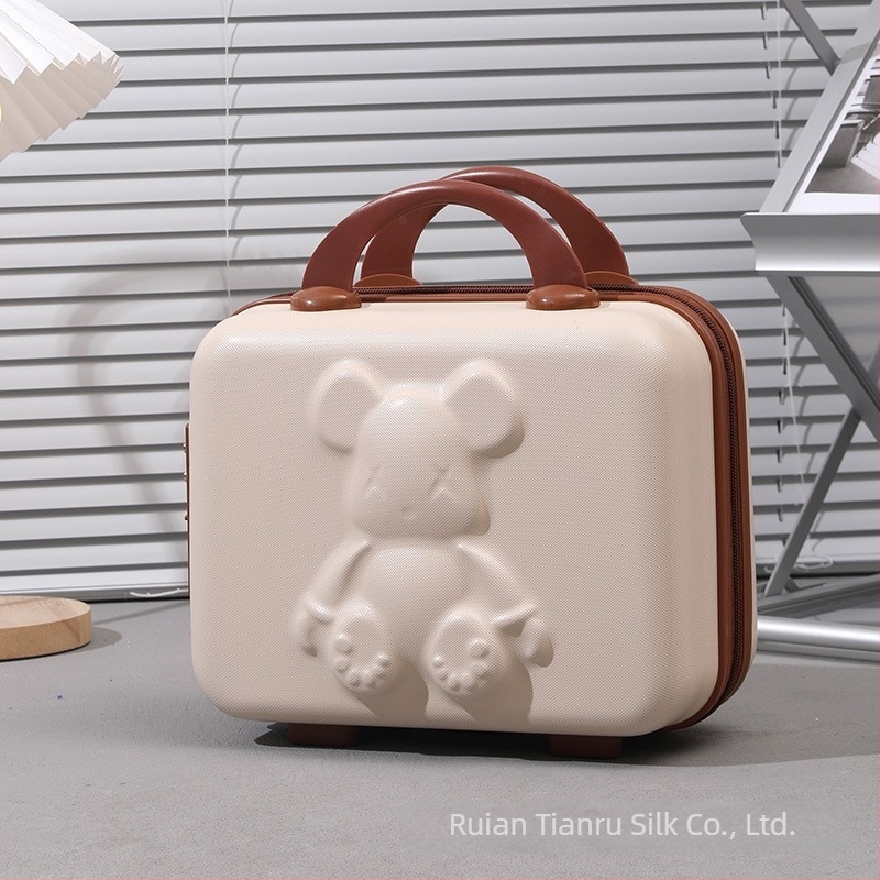 Utazási koffer és kozmetikai táska állatmintával; ABS anyag; cipzáras nyitás; kiterjeszthető rekesz; hagyományos jelszós zár; poliészter bélés