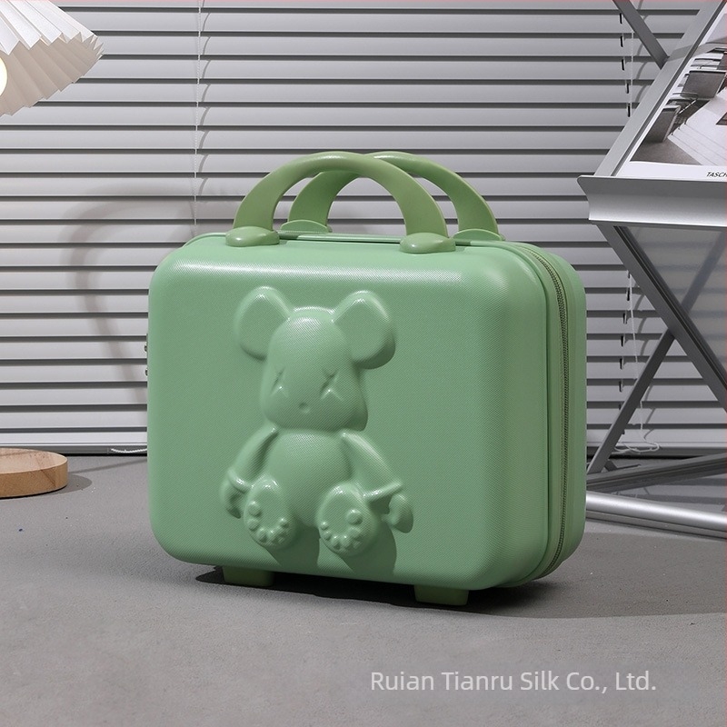 Utazási koffer és kozmetikai táska állatmintával; ABS anyag; cipzáras nyitás; kiterjeszthető rekesz; hagyományos jelszós zár; poliészter bélés