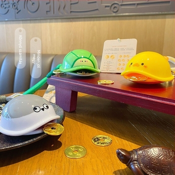 Hundred Mau kulcstartó medál, Money Turtle motívum, cartoon stílus, ABS anyag, önálló csomagolás