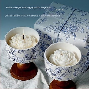 Kamélia illatú gyertya ajándékdobozt — szója-viasz keverék, pohár alakú, fél-kézi és fél-gépi gyártási folyamat, nyomtatott logó