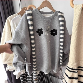 Női kapucnis fleece pulóver, laza szabás, középmélt hosszúságú, hosszú ujjú, geometriai mintázat, poliészter 95%+