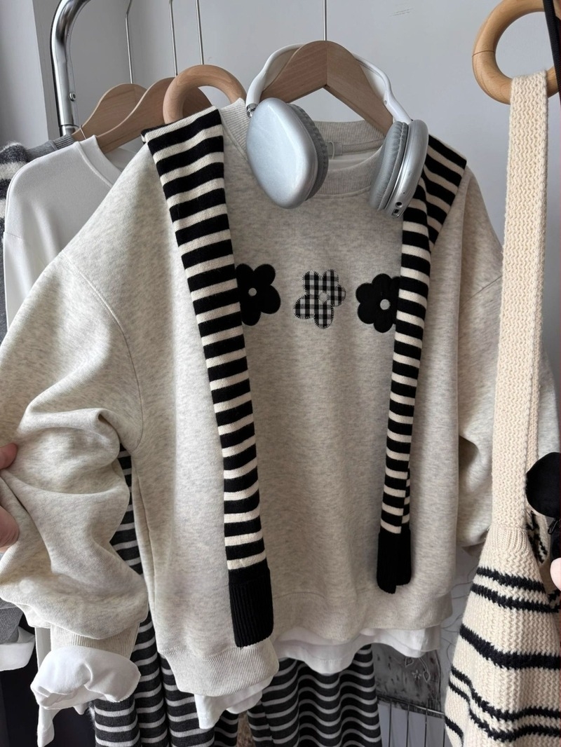 Női kapucnis fleece pulóver, laza szabás, középmélt hosszúságú, hosszú ujjú, geometriai mintázat, poliészter 95%+