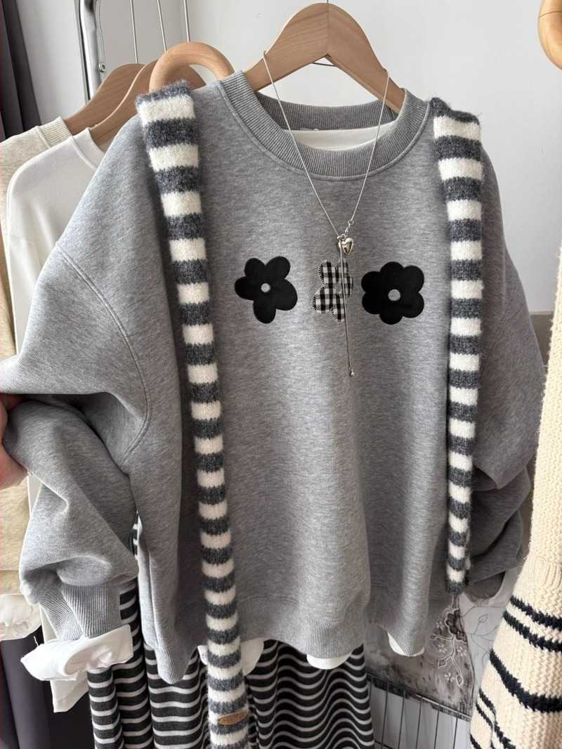 Női kapucnis fleece pulóver, laza szabás, középmélt hosszúságú, hosszú ujjú, geometriai mintázat, poliészter 95%+