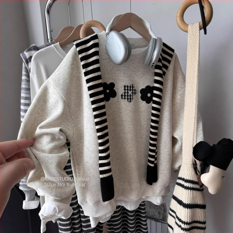 Női kapucnis fleece pulóver, laza szabás, középmélt hosszúságú, hosszú ujjú, geometriai mintázat, poliészter 95%+