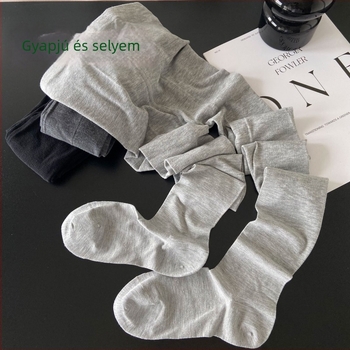 Gyapjú-selyem harisnya lábfejes kivitelben, vékony és átlátszó, egyszínű kötés, négyzetes sarok, kifutó-stílus
