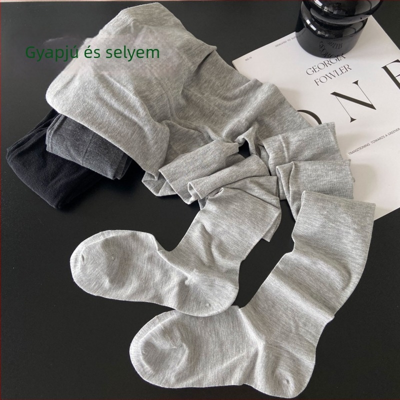 Gyapjú-selyem harisnya lábfejes kivitelben, vékony és átlátszó, egyszínű kötés, négyzetes sarok, kifutó-stílus