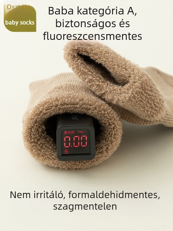 Újszülött babáknak való vastag, bolyhos pamut zokni, uniszex, a lábszár középig érő, légáteresztő, nedvességelvezető, szagtalanító, egyszínű