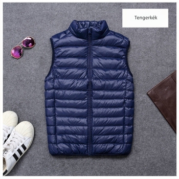 Férfiaknak készült könnyű down mellény White Duck Down töltettel, kasmírtartalom 66–70%, rövid hossz (40–50 cm), gallér nélkül, tavaszra és őszre.