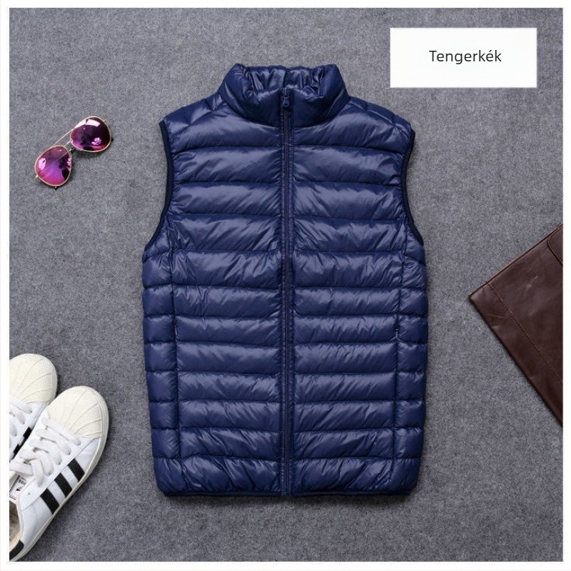 Férfiaknak készült könnyű down mellény White Duck Down töltettel, kasmírtartalom 66–70%, rövid hossz (40–50 cm), gallér nélkül, tavaszra és őszre.