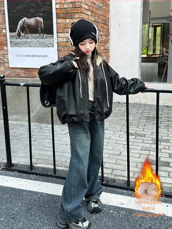 PU bőrből készült kabát kapucnival, fleece bélés, rövid fazon, V-nyak, 8 éves kortól, ősz 2025