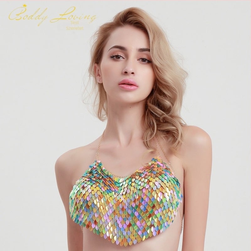 Mellkaslánc lézeres flitterekkel, kézzel készített, geometriai design, anyag: műanyag/gyanta, uniszex stílus