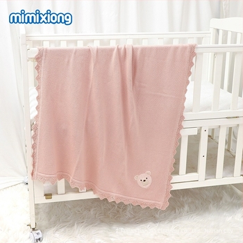 Mimi Bear márkájú pamut babatakaró, arcképes medve minta, tavasz–nyár–ősz ideális, 1–3 éveseknek