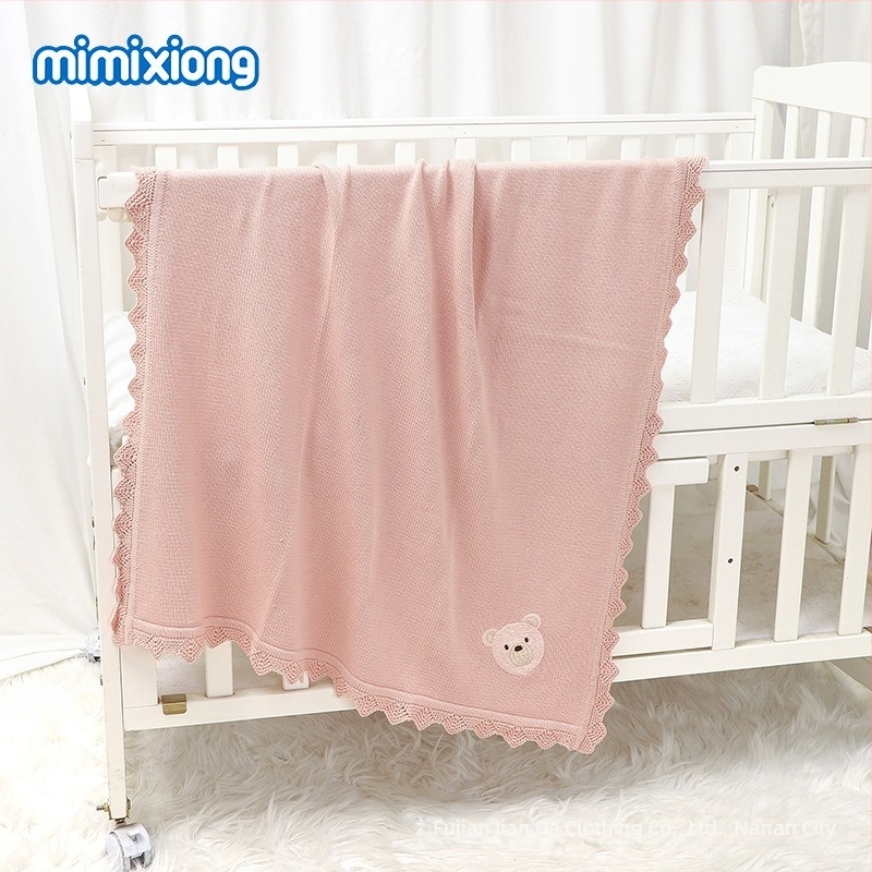 Mimi Bear márkájú pamut babatakaró, arcképes medve minta, tavasz–nyár–ősz ideális, 1–3 éveseknek