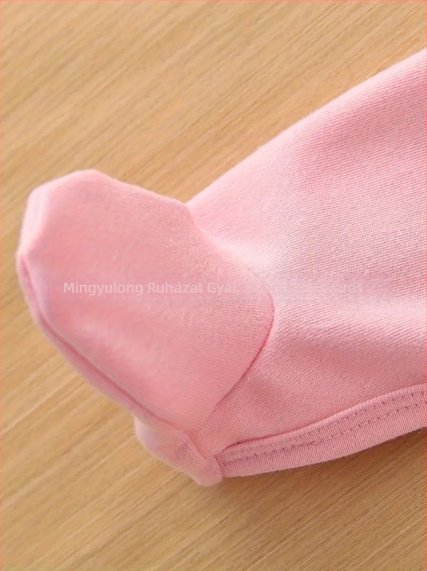 Újszülött overál szív mintás koronával, kötött poliészter 95%, hosszú ujjú, elöl gombos záródás, tavasz–ősz, 0–1 éves korosztály