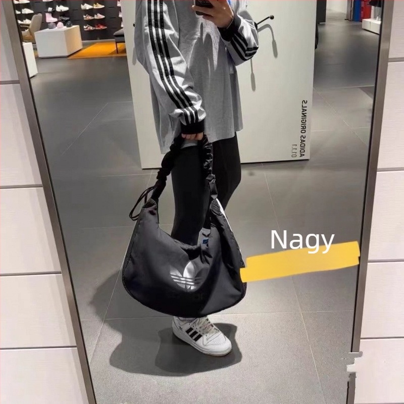 Crossbody táska – cyber-function stílus, poliészter, Cloud bag trend, zipzáras zárás, Oxford bélés