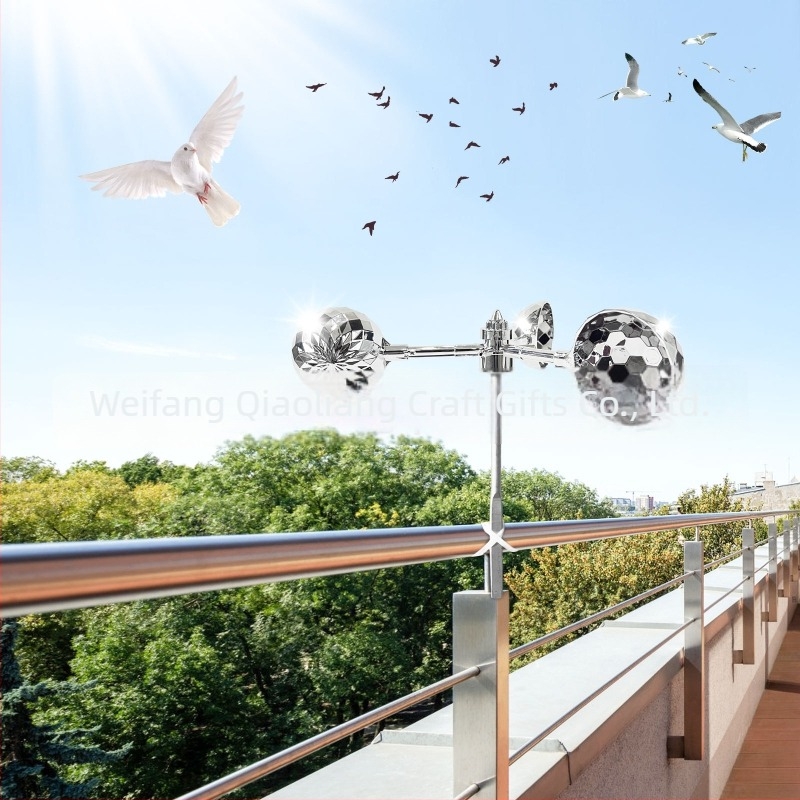 Dispozitiv de respingere a păsărilor, alimentat solar și cu energie eoliană, carcasă din ABS, cu funcții de sunet și lumini de repulsie, destinat livezilor, iazurilor și terenurilor agricole.