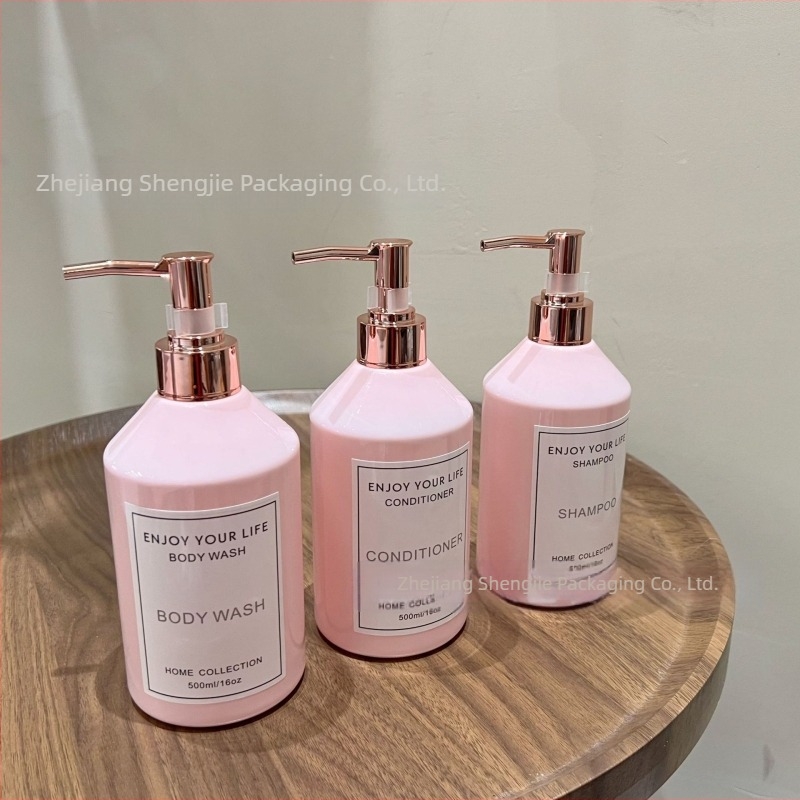 Sticlă pentru lapte de corp Cherry Blossom Rose, capacitate 500 ml; capac cu pompă; material PET; grosimea pereților 1–2 mm; personalizare proces