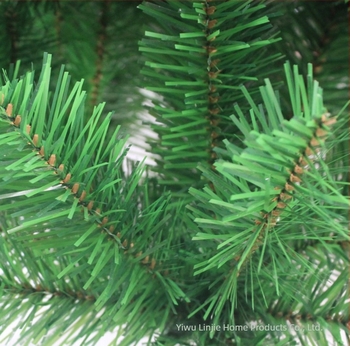 Brad de Crăciun Lin Jie (material: PVC ecologic, sârmă de fier, sârmă de polipropilenă; categorie: Brad de Crăciun; aplicații: decorare în mall, acasă, la școală)