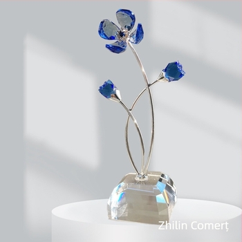 Trifoi cu patru foi – floare eternă din cristal pudrat, ornament vegetal în cutie cadou, stil modern minimalist