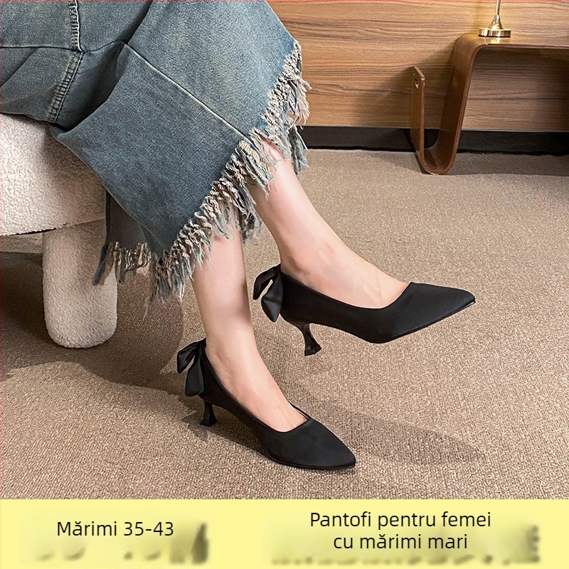 Pantofi cu toc înalt, vârf ascuțit, velur pe partea superioară, toc mediu 3–6 cm, închidere slip-on