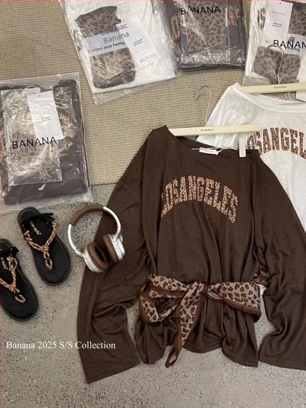 Tricou leopard și imprimare cu litere, decolteu la umeri, mâneci lungi, croială lejeră, lungime normală, poliester 90–95%, stil casual japonez-coreean