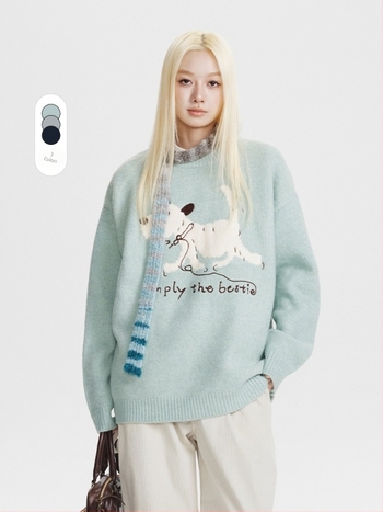 Pulover uni, guler rotund, mâneci lungi, nasturi într-o singură linie, 70–80% poliester