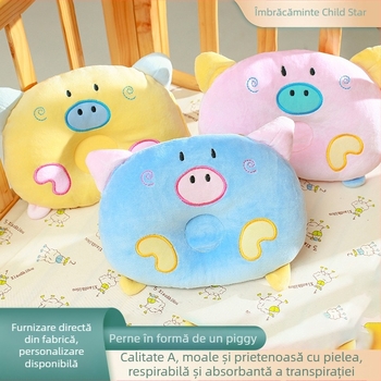 Pernă bebeluș din velur cu broderie de purceluș, formă rotundă, umplutură poliester, potrivită pentru nou-născuți