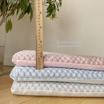 Pernă pentru copii din latex natural cu nucleu ice silk, formă ovală, conținut latex >90%, potrivită pentru copii