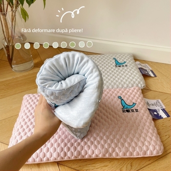 Pernă pentru copii din latex natural cu nucleu ice silk, formă ovală, conținut latex >90%, potrivită pentru copii