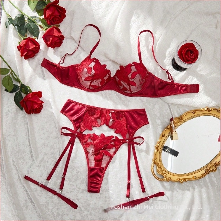 Set bustier danteli cu broderie florală, cu inel metalic, cupă 3/4, cupe subțiri modelate, închidere spate cu trei rânduri, bretele fixe duble