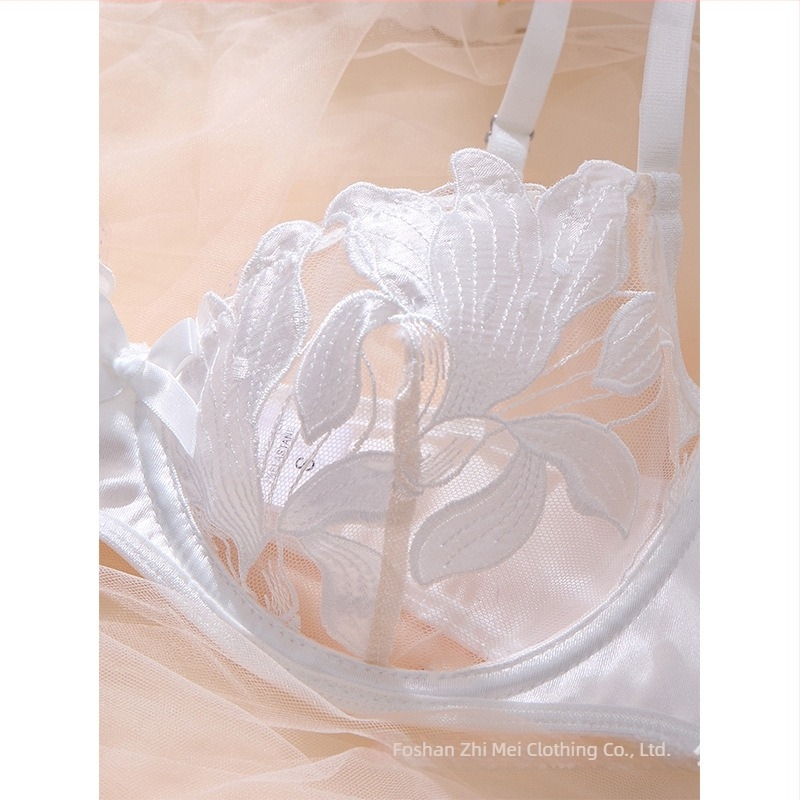 Set bustier danteli cu broderie florală, cu inel metalic, cupă 3/4, cupe subțiri modelate, închidere spate cu trei rânduri, bretele fixe duble