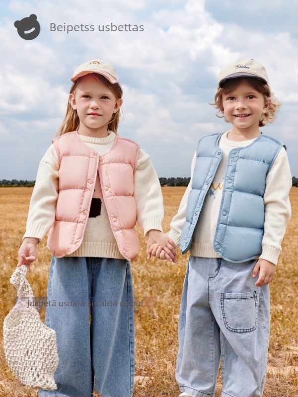 Vestă pentru copii din puf pentru iarnă, fără mâneci; umplutură: 90% puf de rață alb; material exterior și căptușeală din nylon; lungime medie, croială lejeră; pentru copii între 1 și 3 ani.