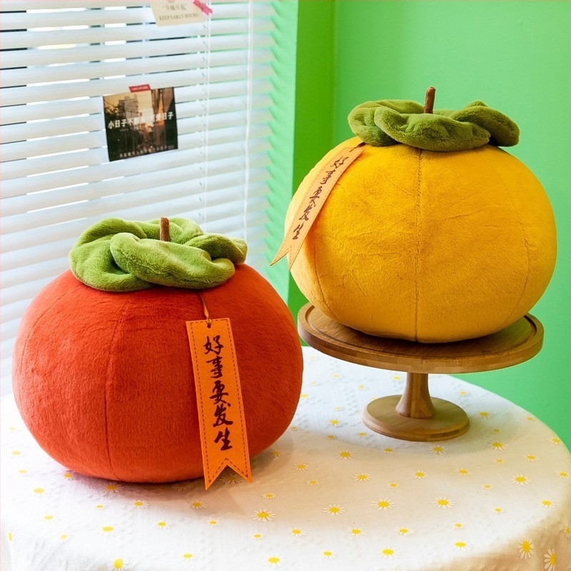 Perna plușată în formă de persimmon de Ai dou yaya; umplutură PP cotton; ambalaj în sacoșă din plasă; pentru vârsta 14+; origine: China