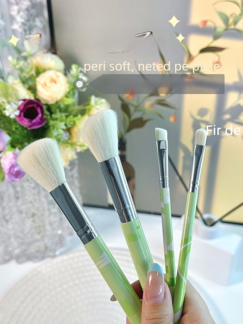 Keqi mini set de 4 pensule de machiaj – set portabil de călătorie cu perii moi din fibre sintetice, pensule pentru fard de ochi și fond de ten