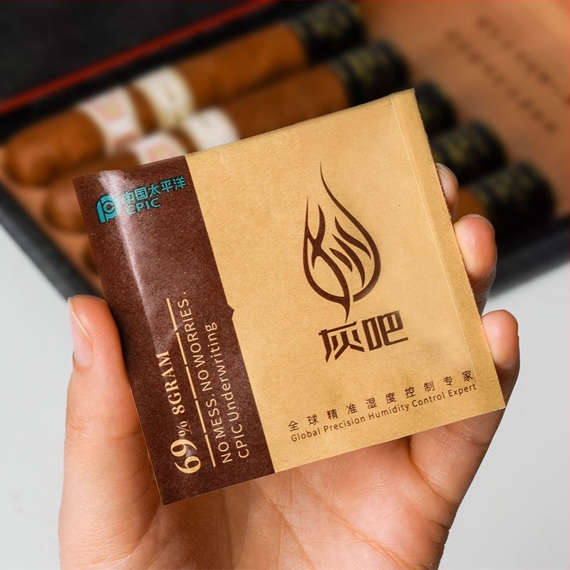 Geantă de umidificare pentru țigări Gray Bar, material sare metalică, stil minimalist, fără import