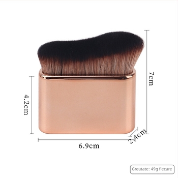 Pensulă de machiaj multifuncțională, cu mâner ondulat, pentru fond de ten, blush și mască; mâner scurt din plastic; fibre sintetice; lungimea firului 2,8 cm; lungimea totală 6,9 cm