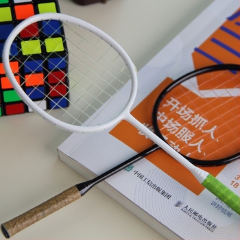 Dikak Miniatură de Rachetă Badminton — Cadru din Oțel, Mișcare Dreaptă, Pandantiv de Chei