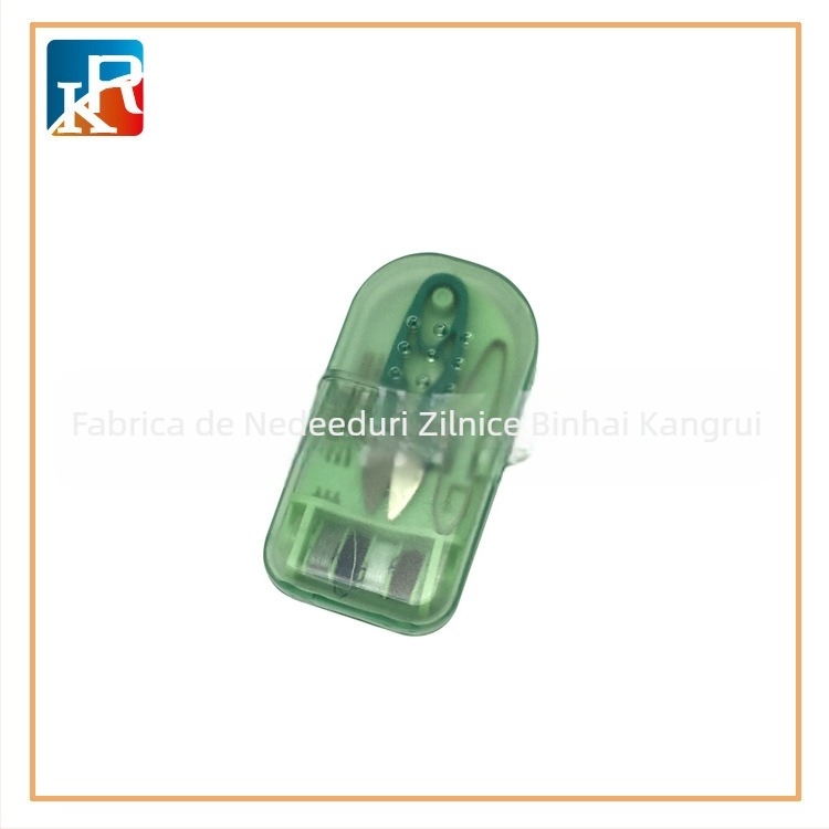 Cutie din plastic pentru cusut cu organizator – include foarfecă, pensetă, ață poliester și ace de cusut (material: plastic; conținut: foarfecă, pensetă, ață, ace; stil: simplu).