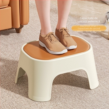 Scaun din plastic, model C4413A, nepliabil, destinat utilizării casnice.