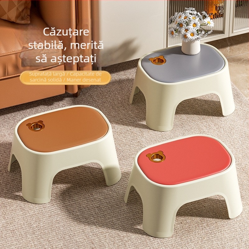 Scaun din plastic, model C4413A, nepliabil, destinat utilizării casnice.